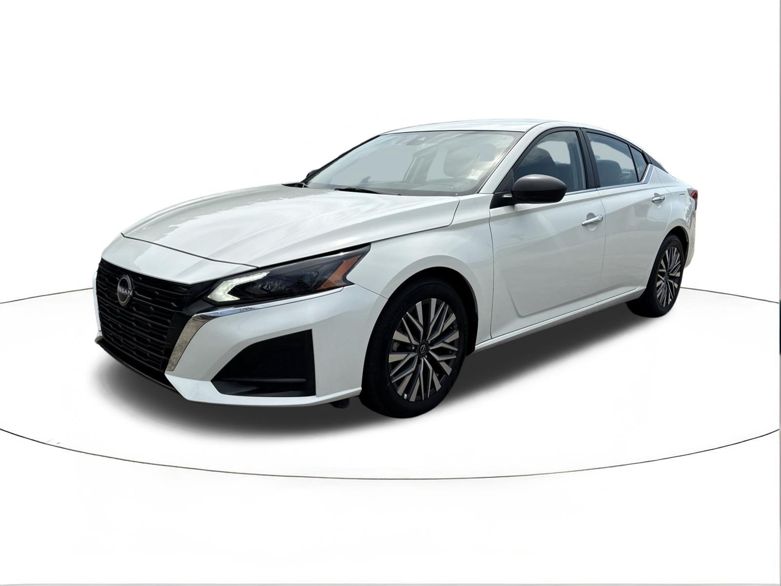 Used 2025 Glacier White Nissan SV image 7