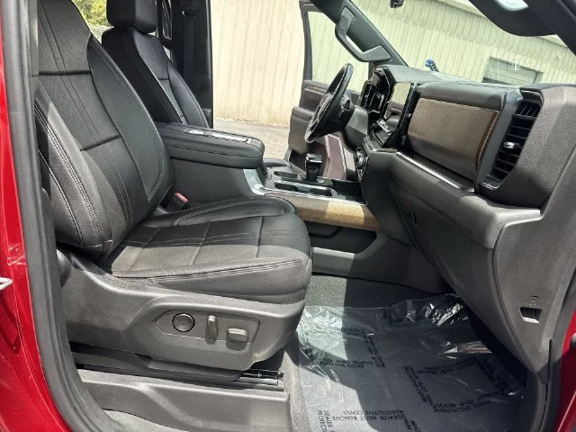 Used 2022  Chevrolet High Country image 10