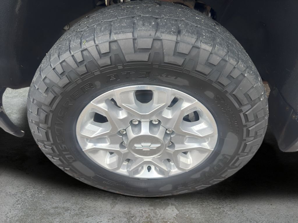 Used 2020 Summit White Chevrolet LT image 28