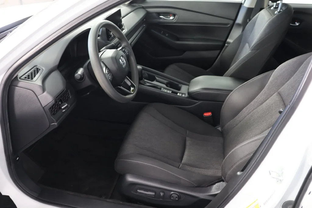 Used 2024 Platinum White Pearl Honda EX image 19
