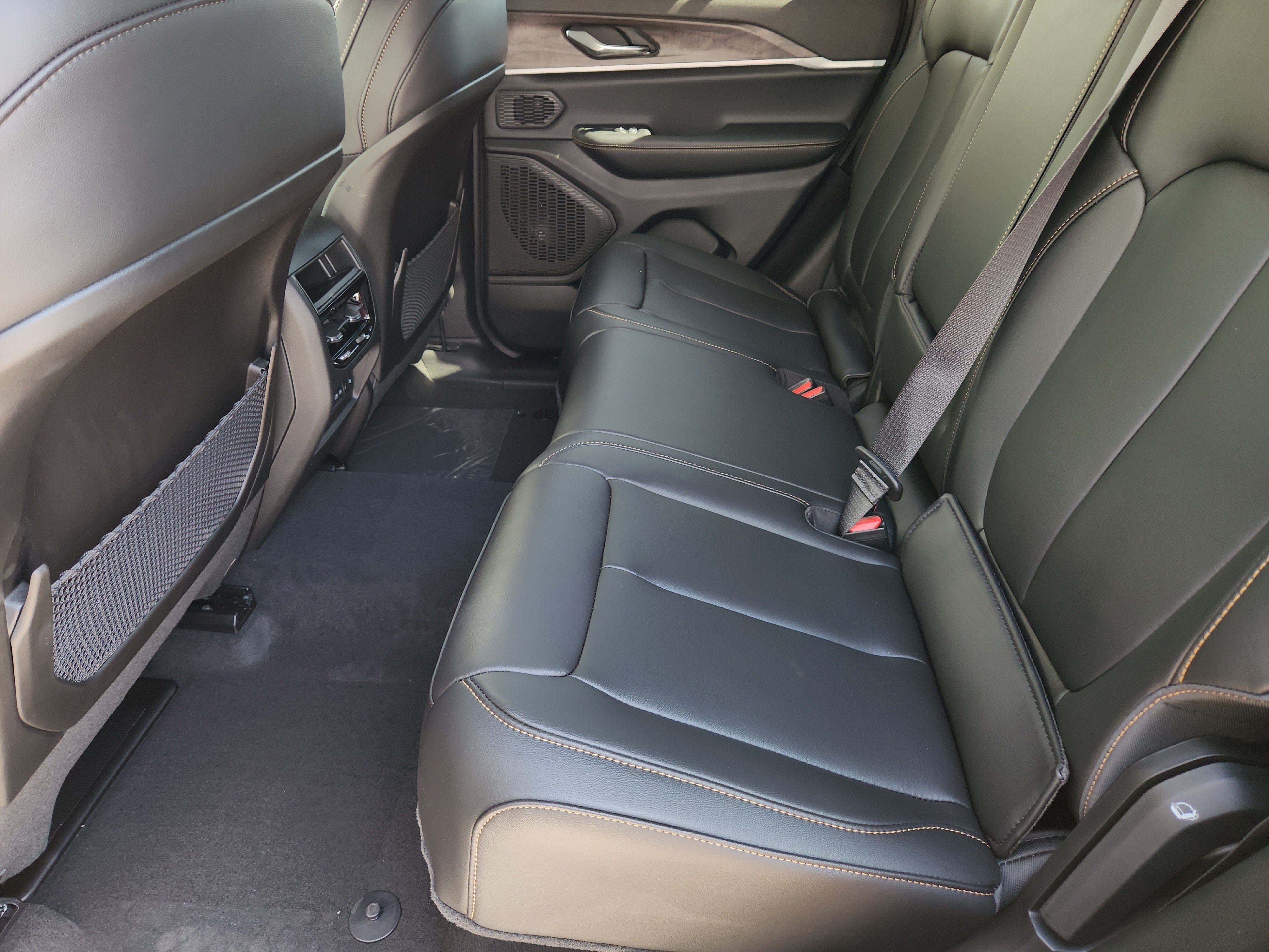 New 2026 Diamond Black Crystal Pearl-Coat Exterior Paint Jeep 85th Anniversary Edition image 22