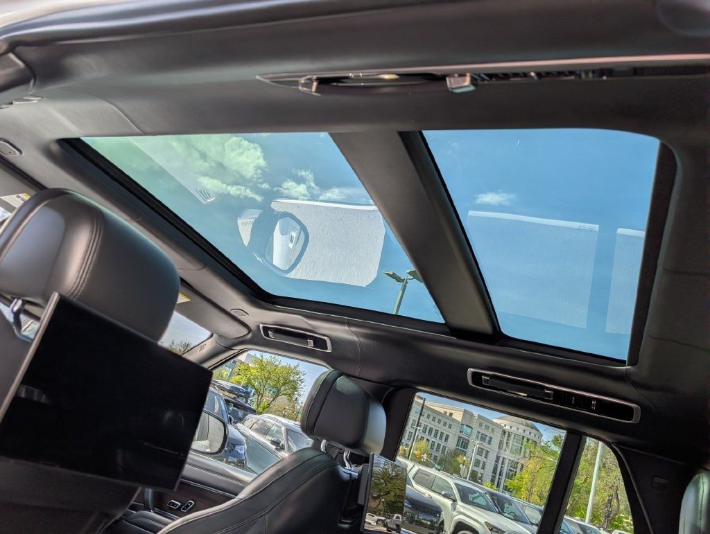 Used 2023 Fuji White Land Rover Autobiography image 23