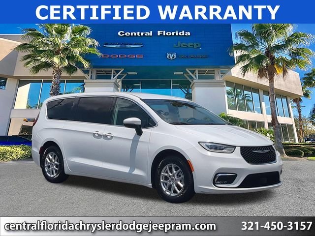 2023 Chrysler Pacifica Touring L's photo