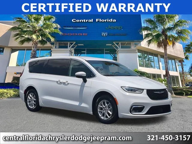 2023 Chrysler Pacifica Touring L's photo