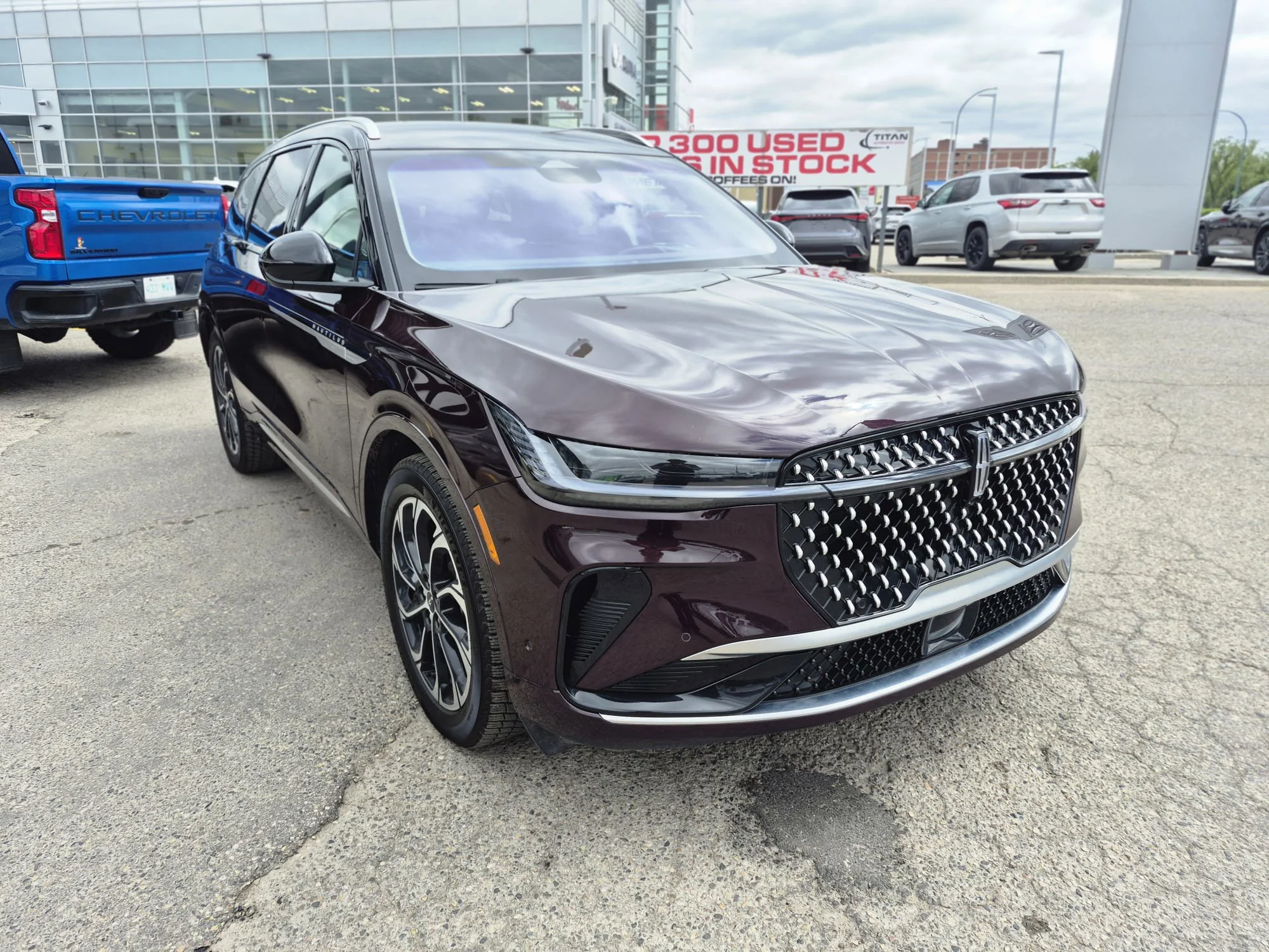 Certified Used 2024 Diamond Red Metallic Tinted Clearcoat Lincoln Reserve AWD*Adaptive Cruise | Remote Start | Nav | 360 Cam | Cooled Leather | Htd Wheel | CarPlay image 5