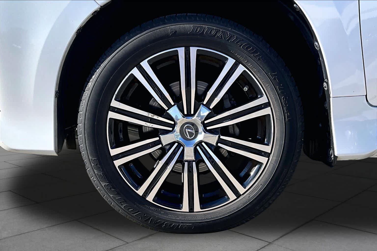 Used 2021 Eminent White Pearl Lexus  image 9