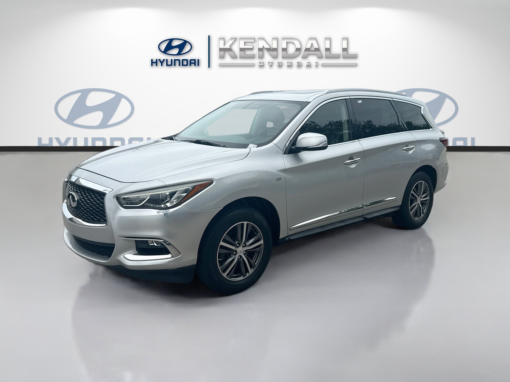 Used 2017 Liquid Platinum INFINITI Base image 3