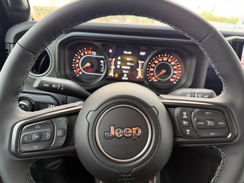 New 2026 Black Clear-Coat Exterior Paint Jeep Mojave X image 25