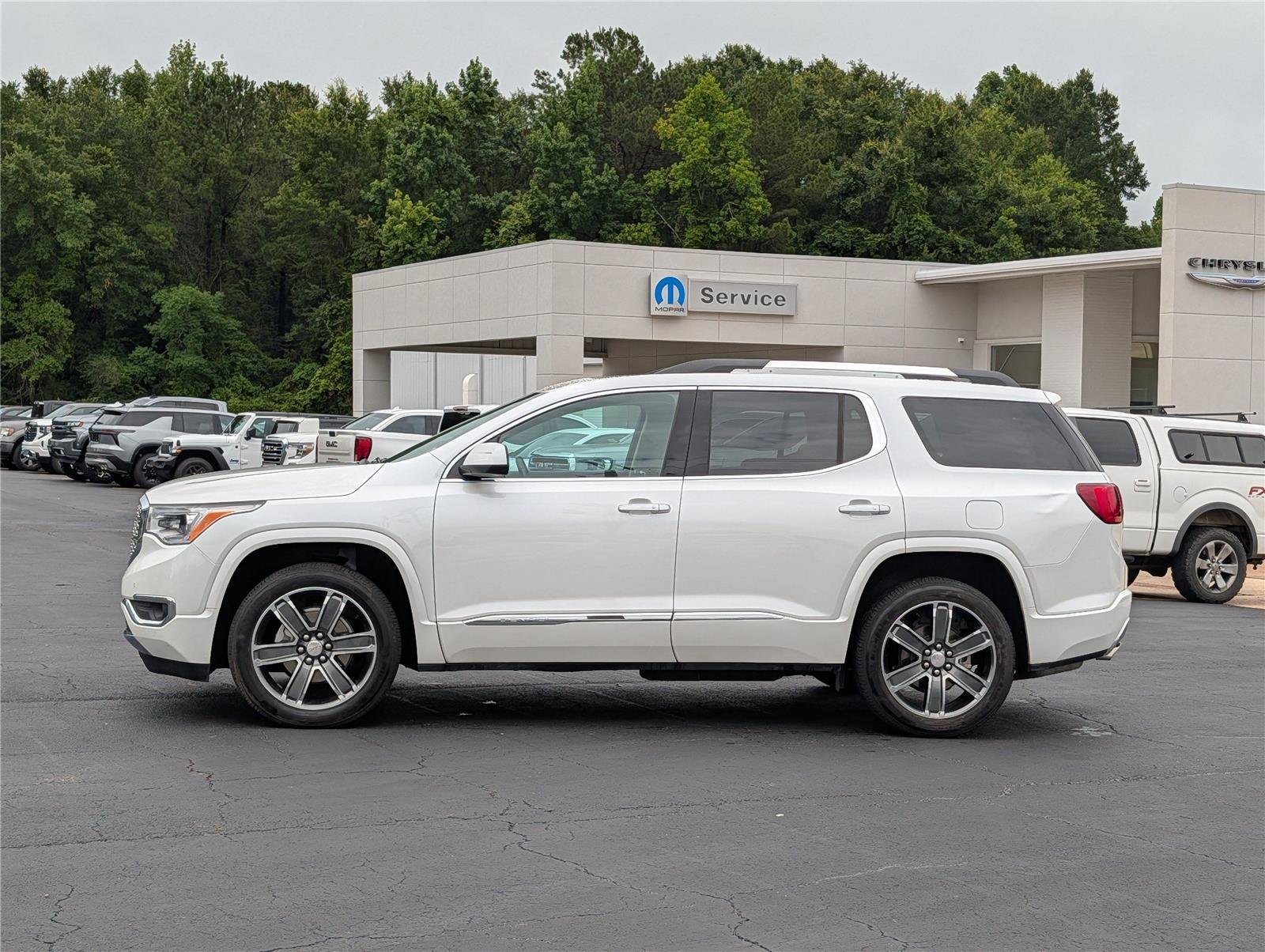 Used 2018 White Frost Tricoat GMC Denali image 2