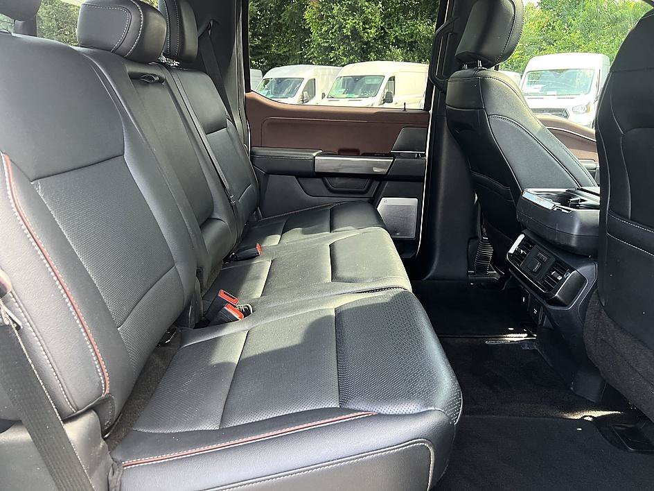 Used 2022 Star White Metallic Tri-Coat Ford LARIAT image 23