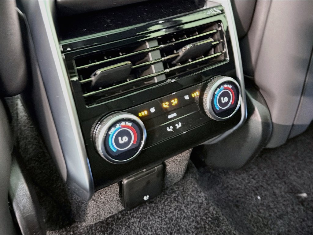 New 2027 Fuji White Land Rover SE image 27