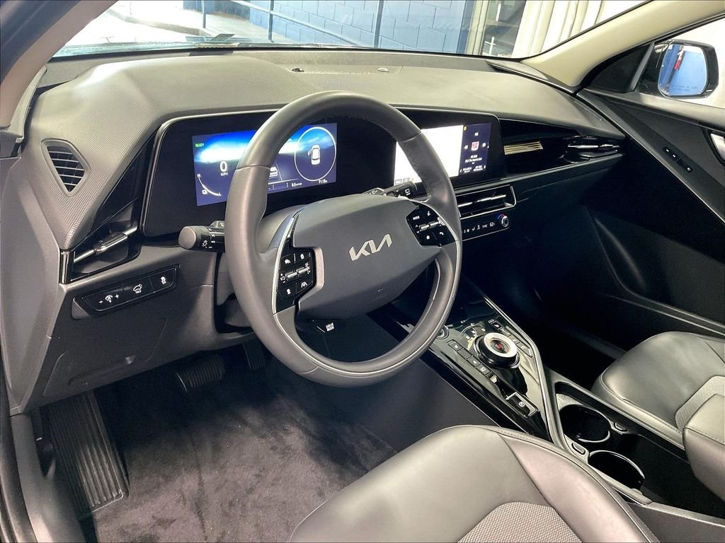 Used 2025 Black Kia Wind image 8