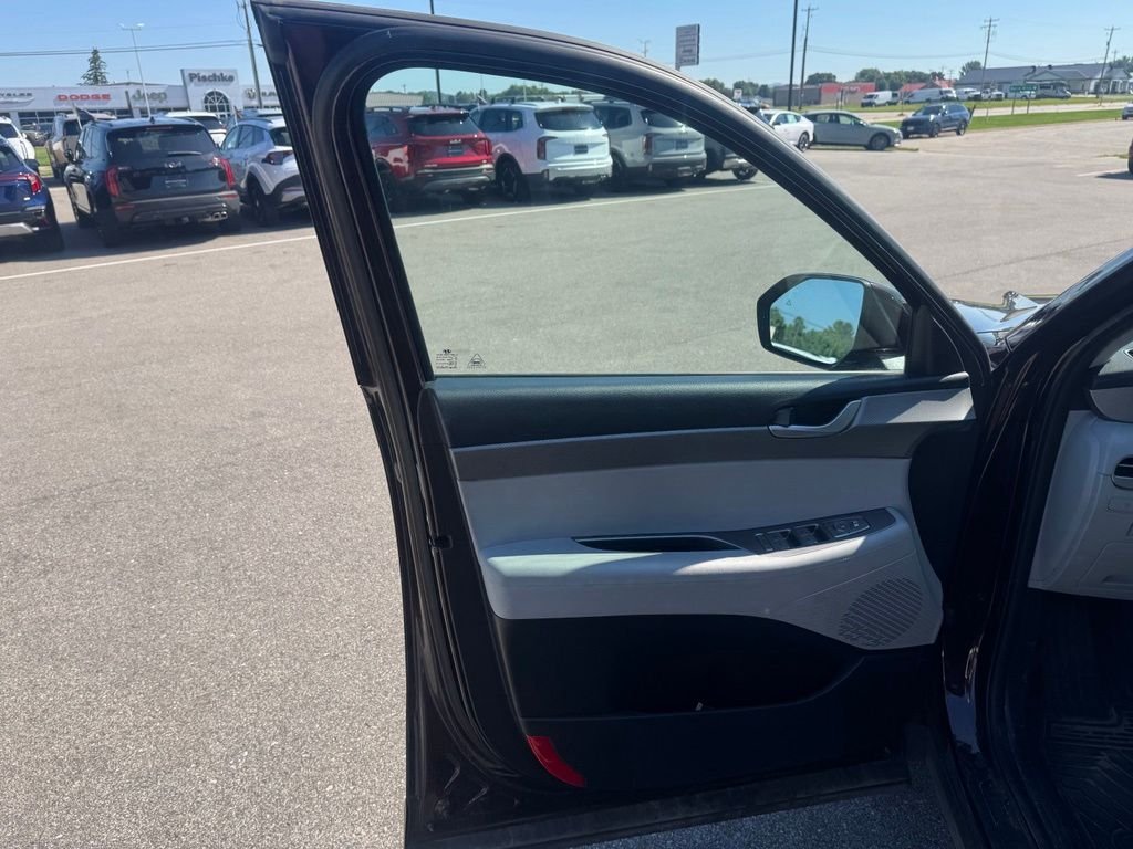 Used 2025 Red Hyundai SEL image 13