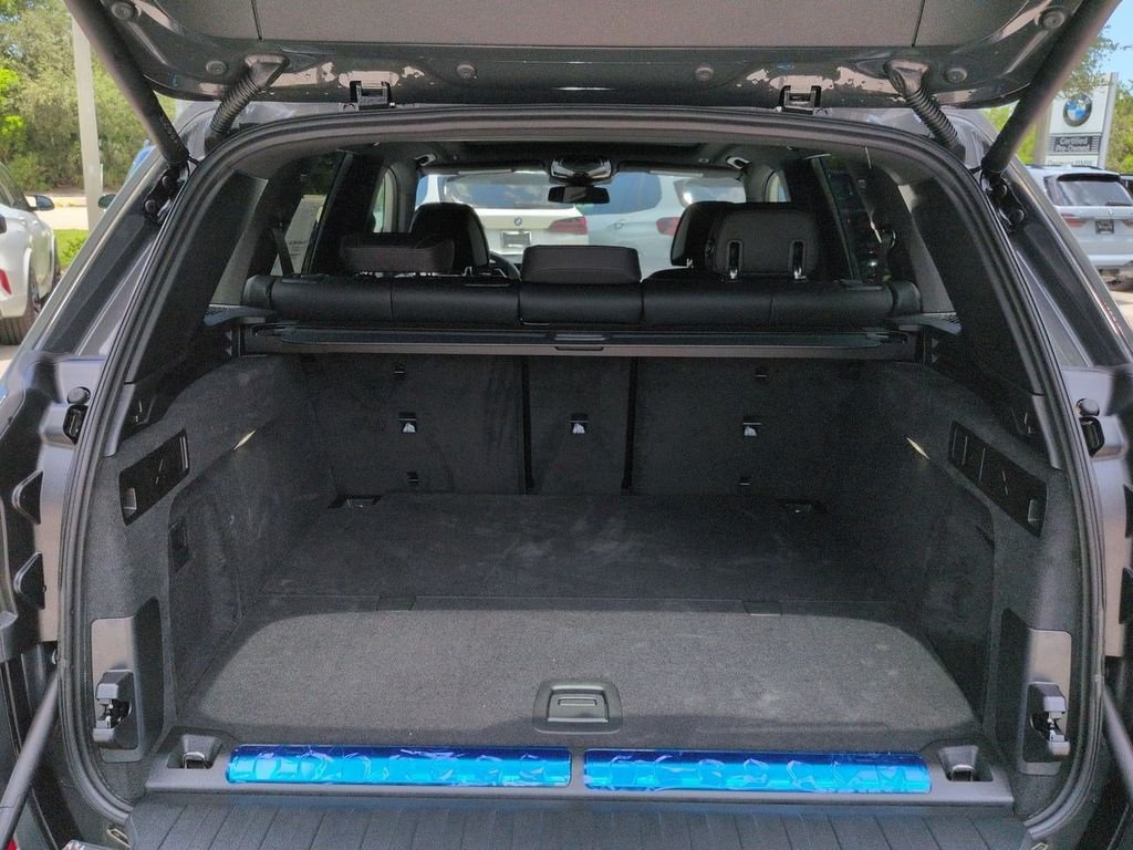 New 2026 Dravit Grey Metallic BMW xDrive50e image 13