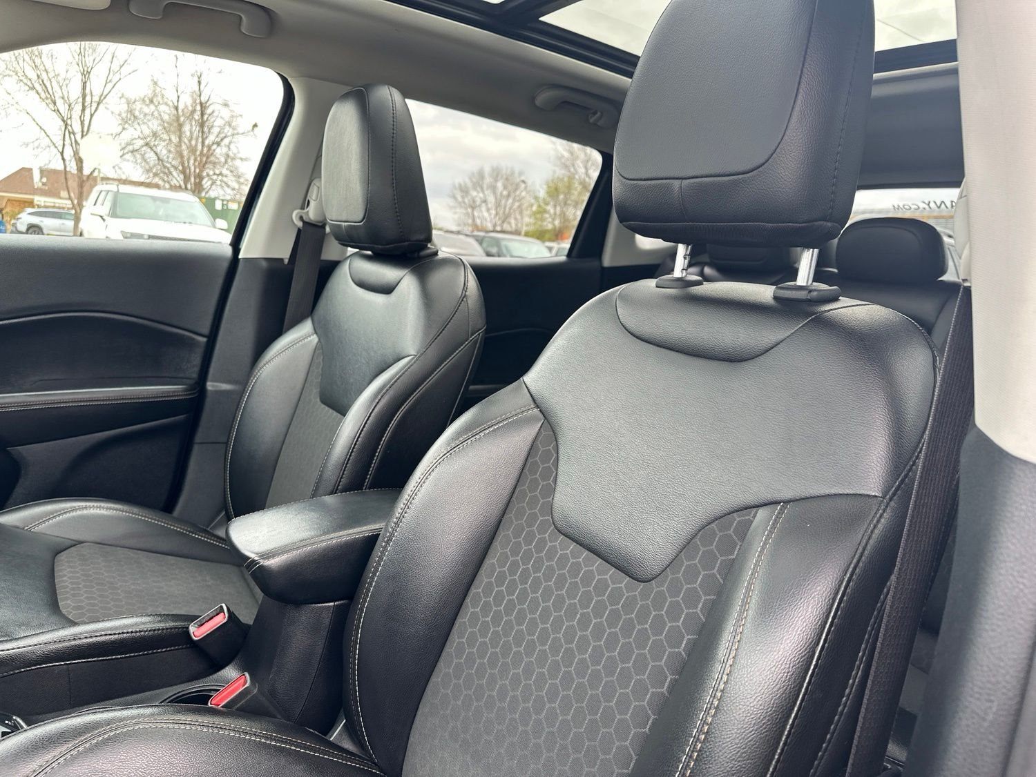 Used 2021 Blue Jeep Latitude image 11