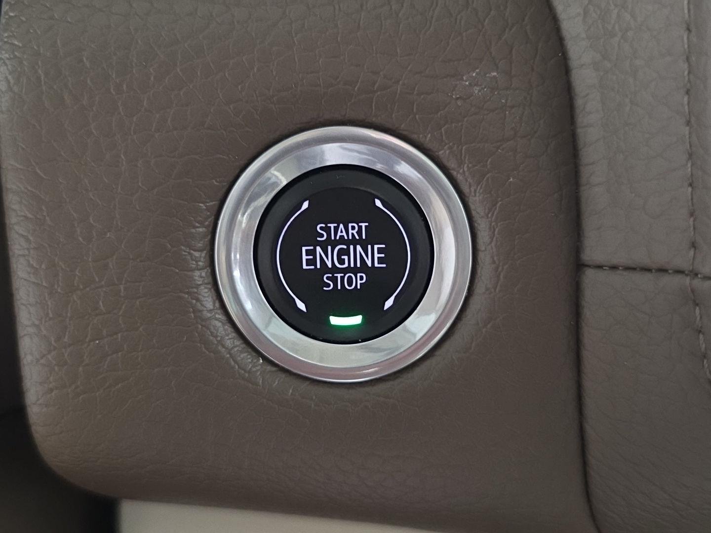 Used 2024 White Frost Tricoat GMC Denali image 19