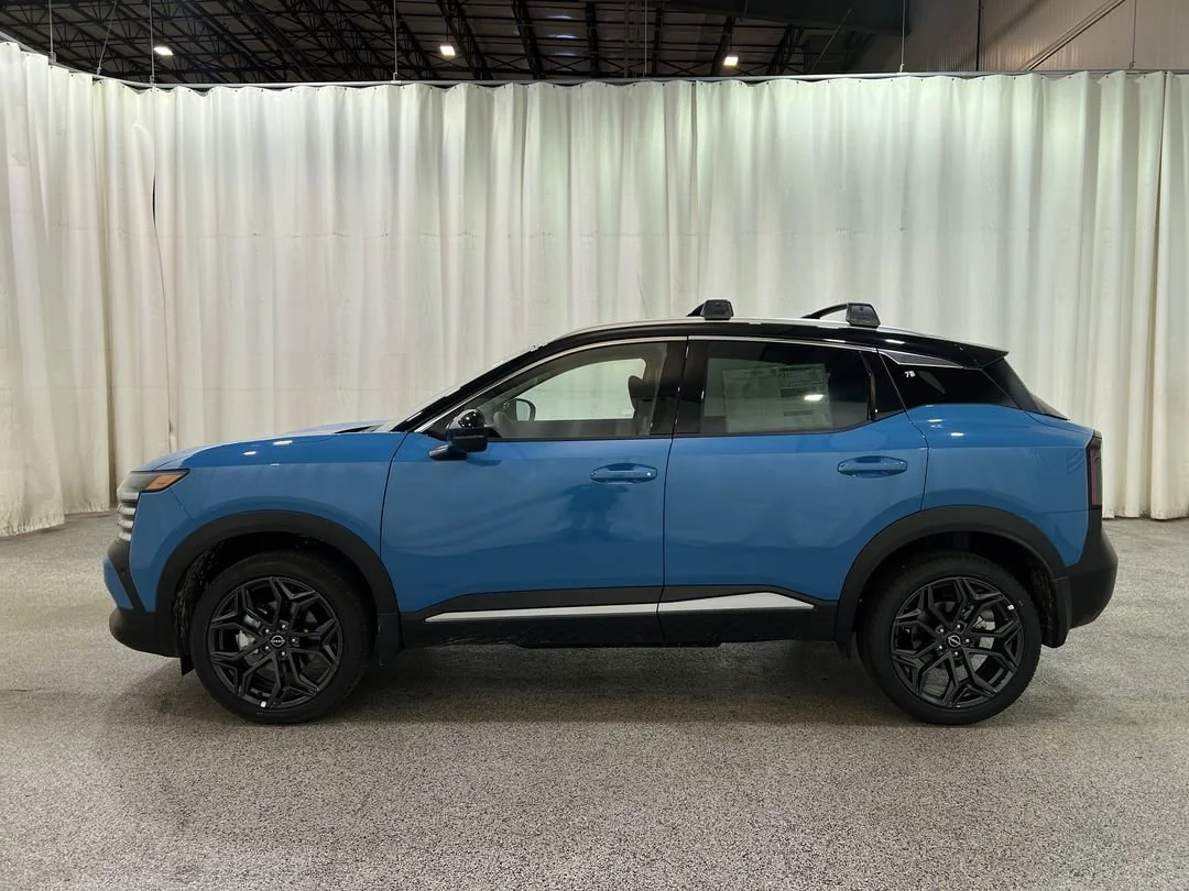 New 2026 Arctic Ice Blue Metallic / Super Black Two-tone Nissan SR image 6