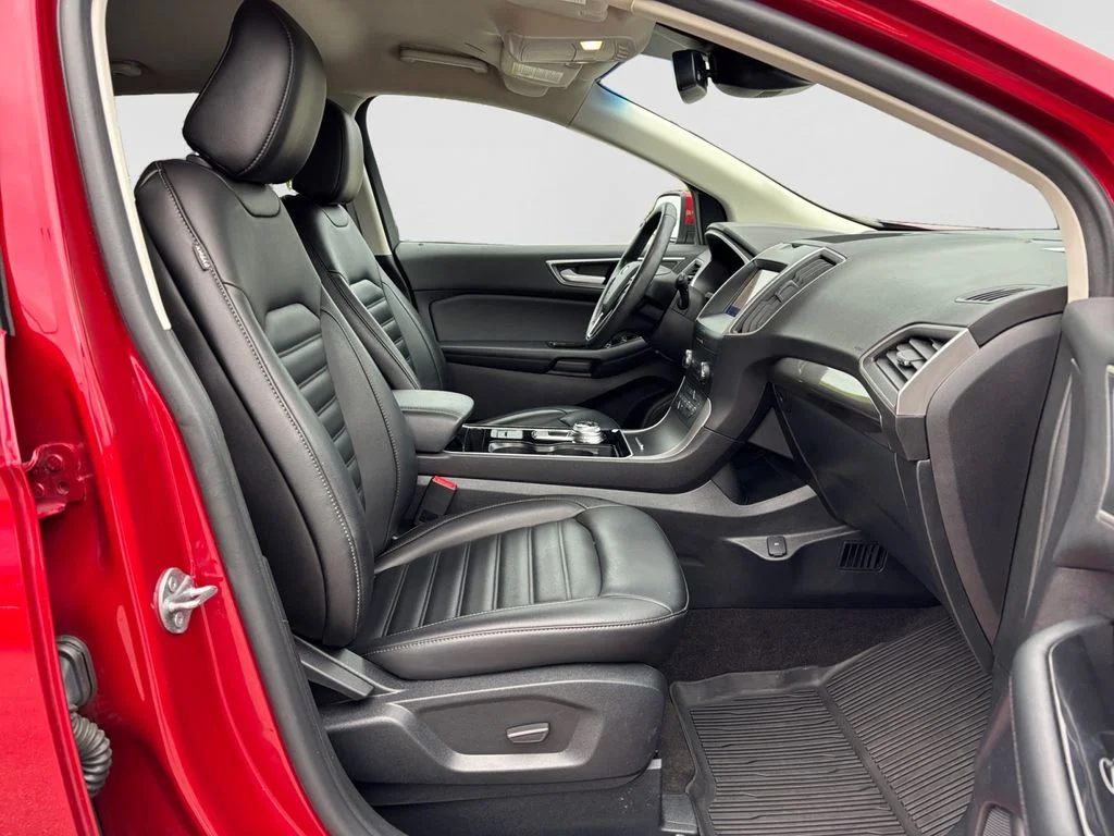 Used 2020 Red Ford SEL image 15