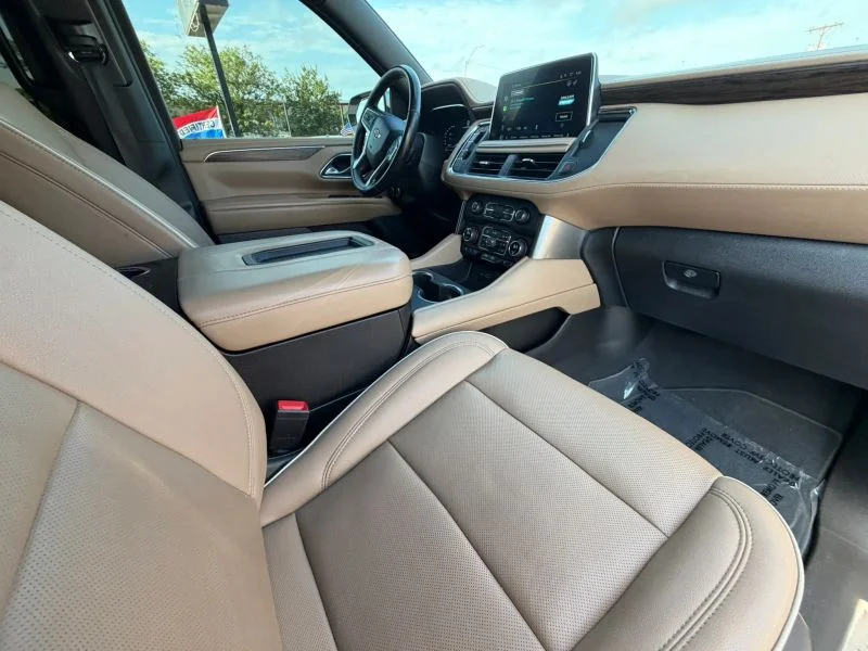 Used 2022 White Chevrolet Premier Sport Utility 4D image 18