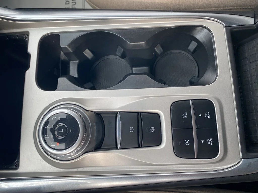 Used 2023 White Ford Limited image 30