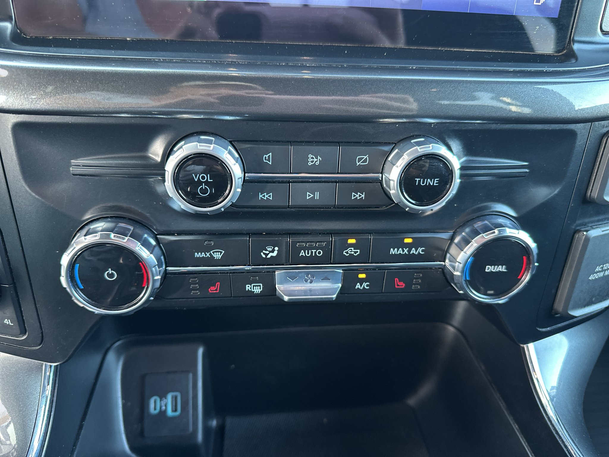 Used 2023 Oxford White Ford XLT image 25