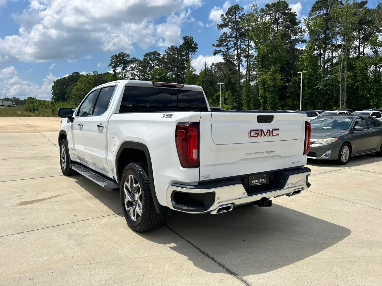 New 2026 Summit White GMC SLT image 4