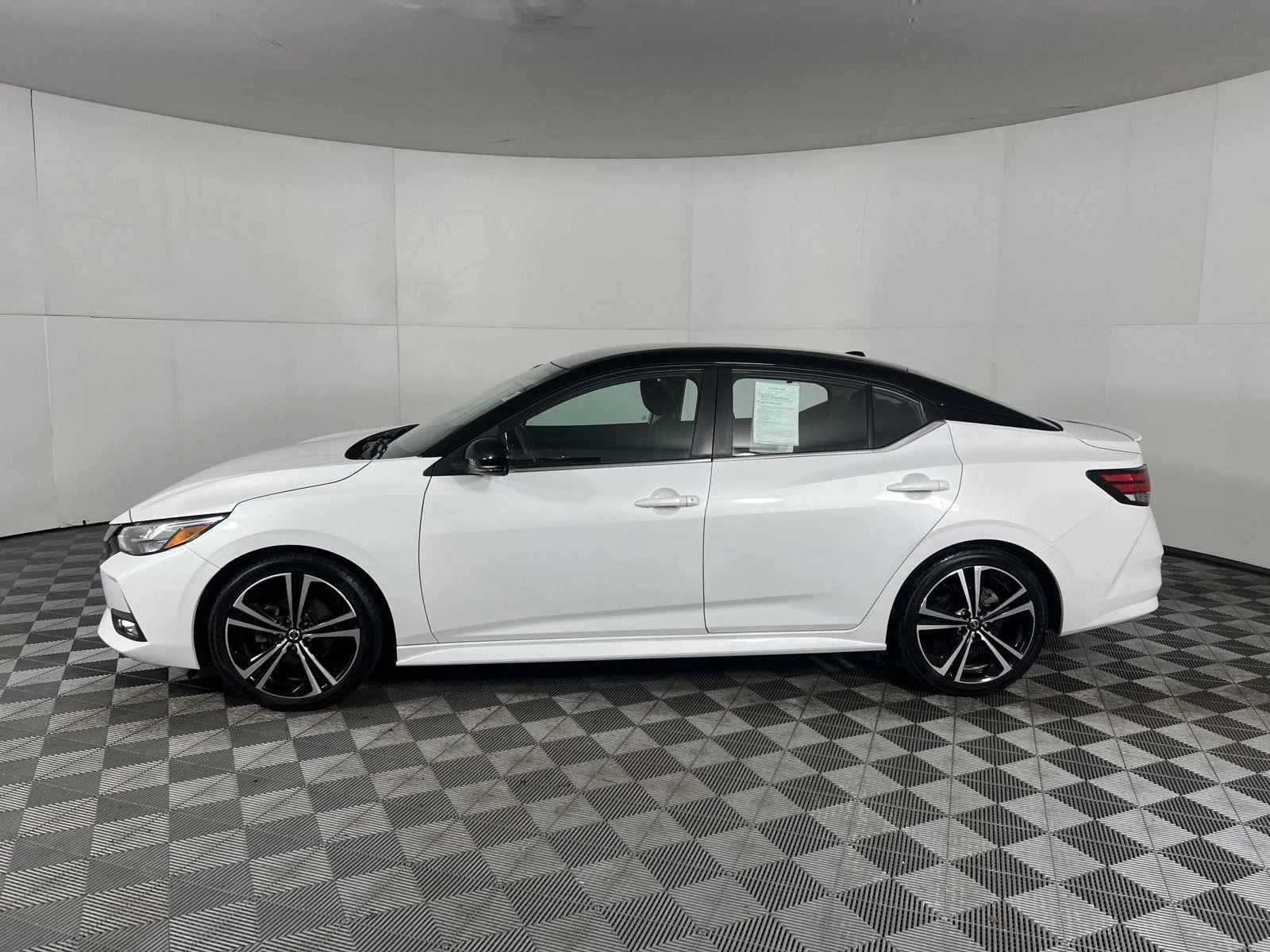 Used 2021 Aspen White/Super Black Nissan SR image 4
