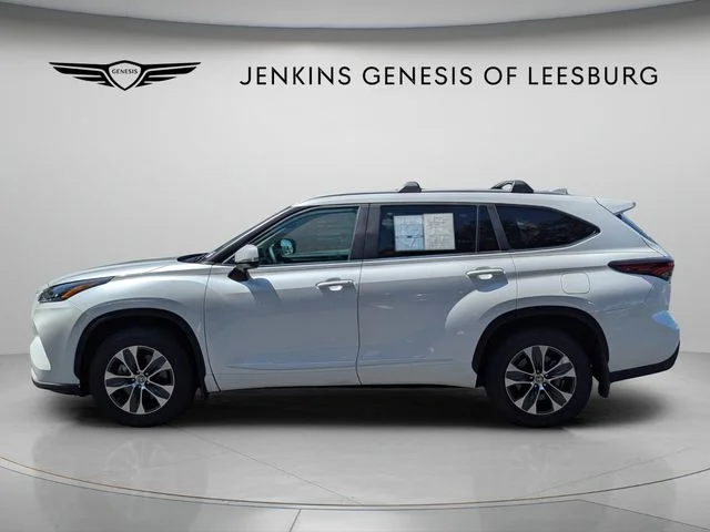 Used 2024 Beige Toyota XLE image 6
