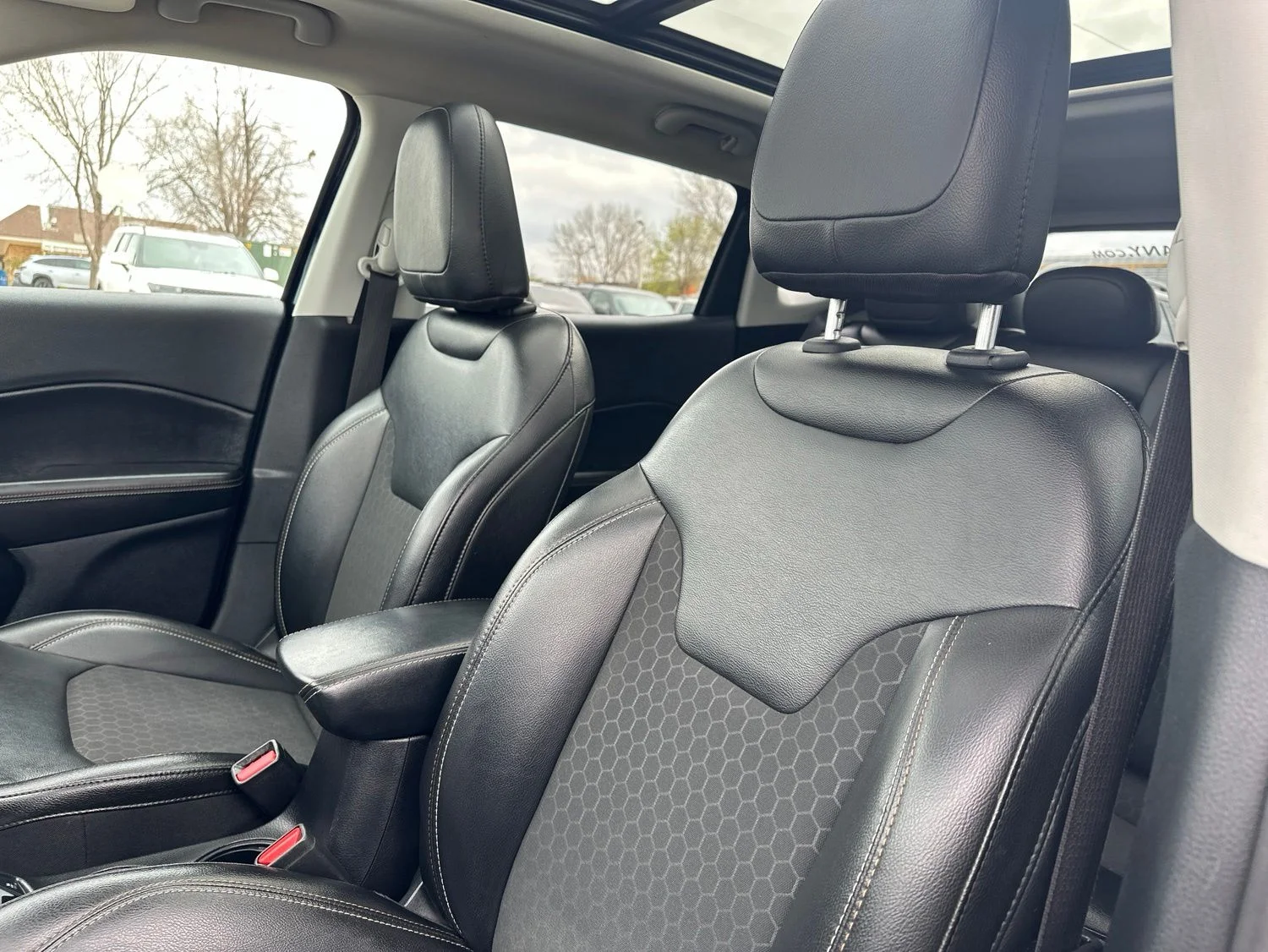 Used 2021 Blue Jeep Latitude image 11