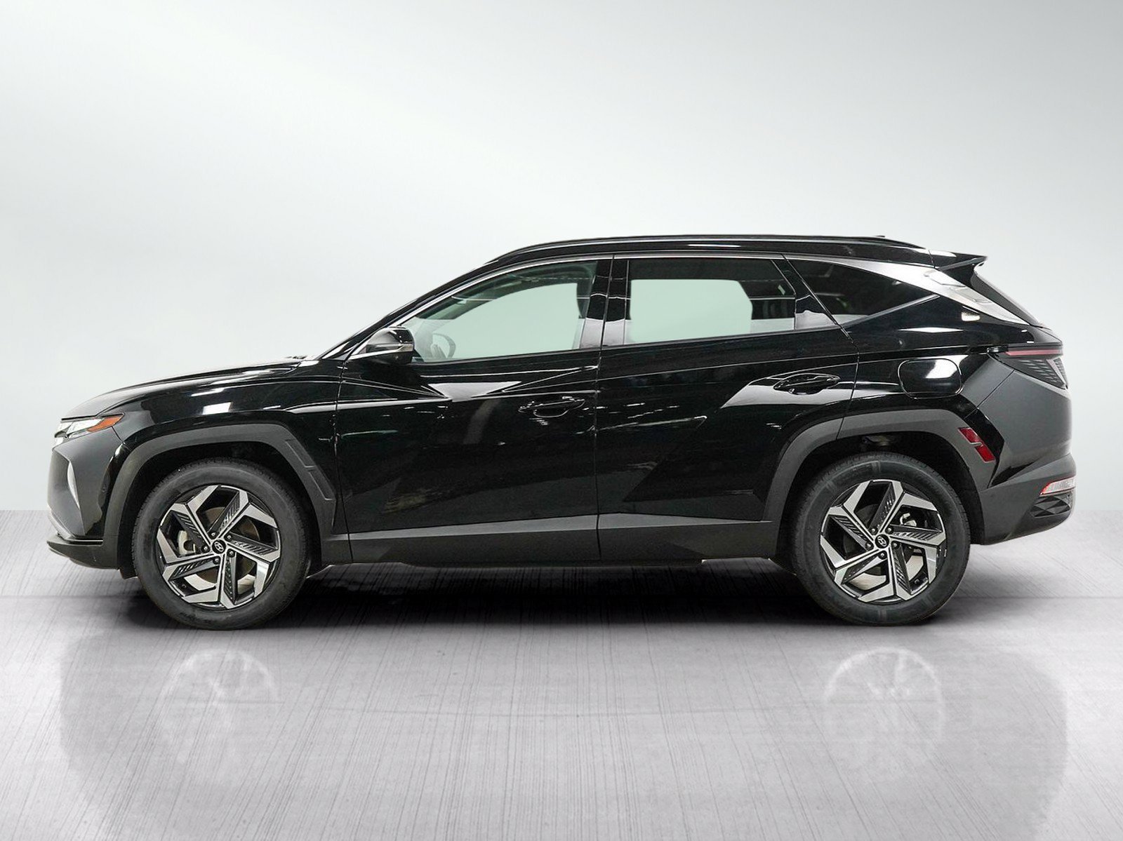Used 2024 Hyundai Tucson Limited with VIN 5NMJECDE0RH351713 for sale in Minneapolis, Minnesota