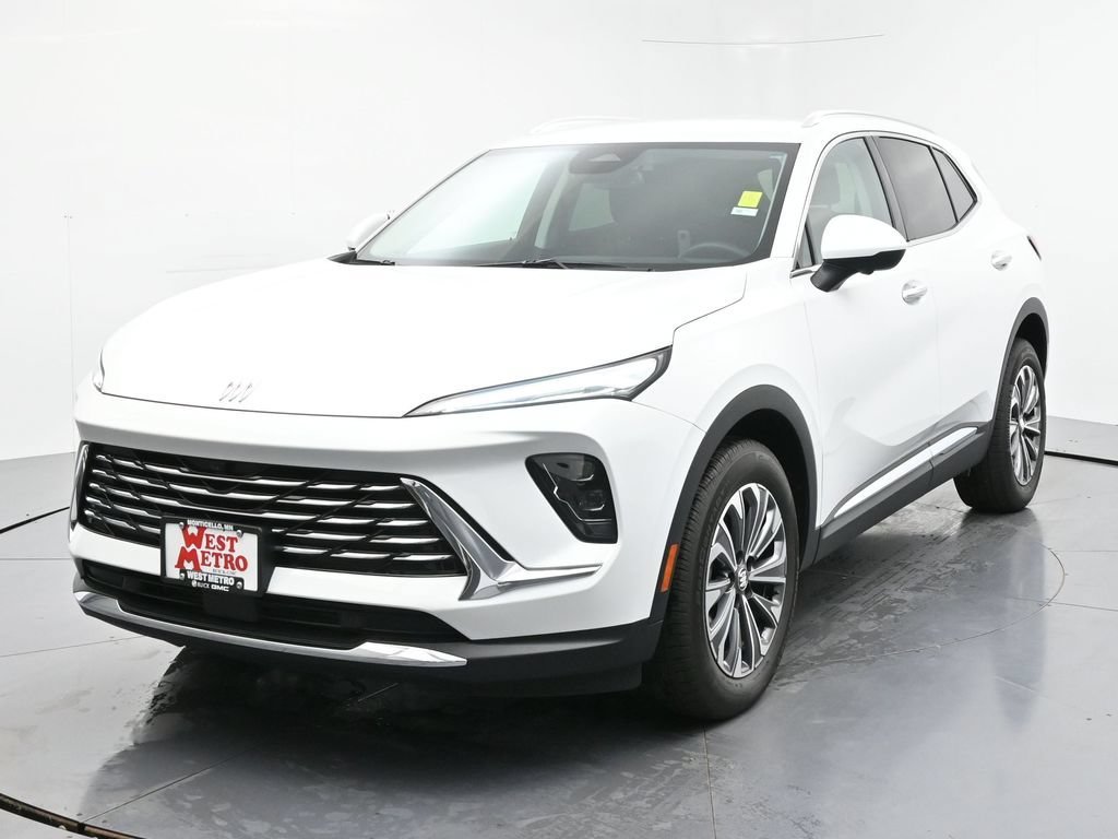 Used 2025 Summit White Buick Preferred image 3