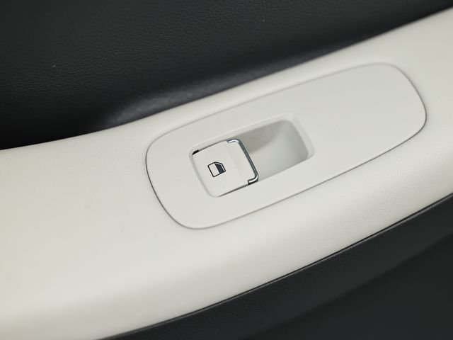 Used 2024 Aero Silver Hyundai SEL image 23