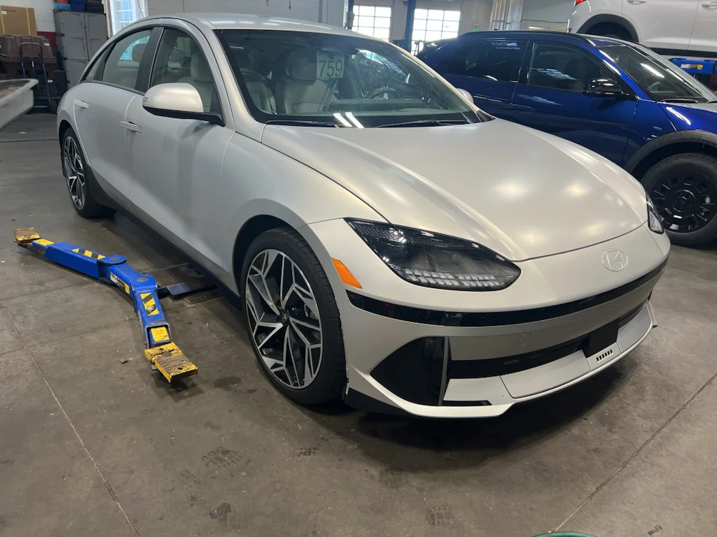 Used 2023 Gravity Gold Matte Hyundai SEL image 4