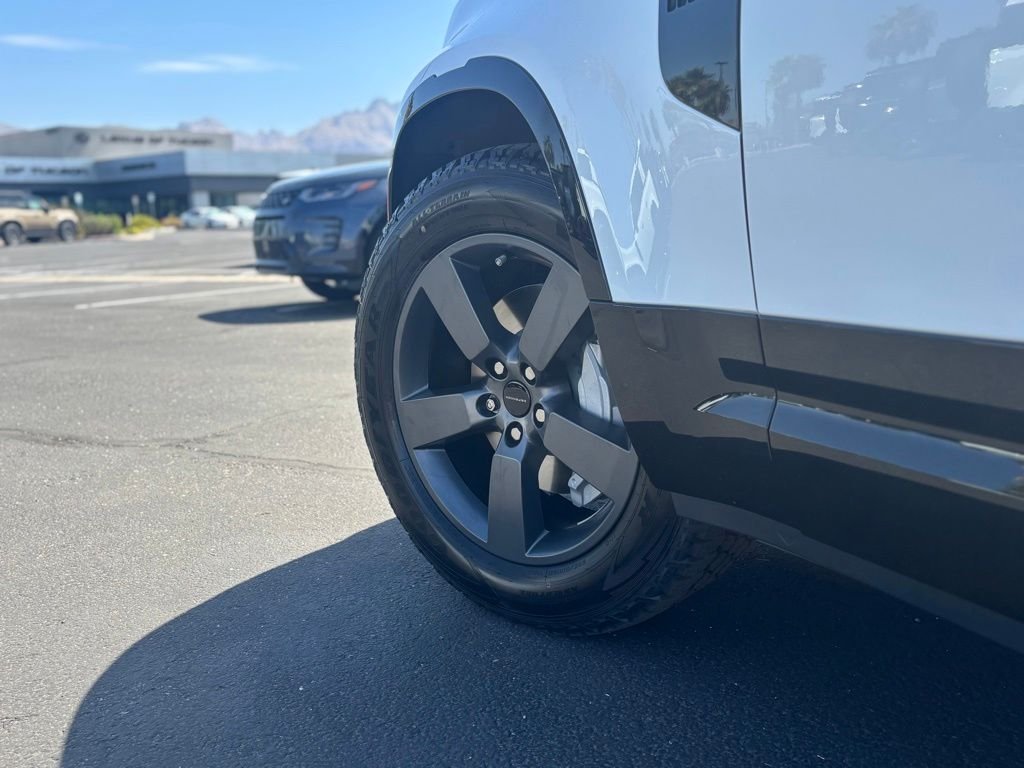 New 2026 Fuji White Land Rover X-Dynamic SE image 4