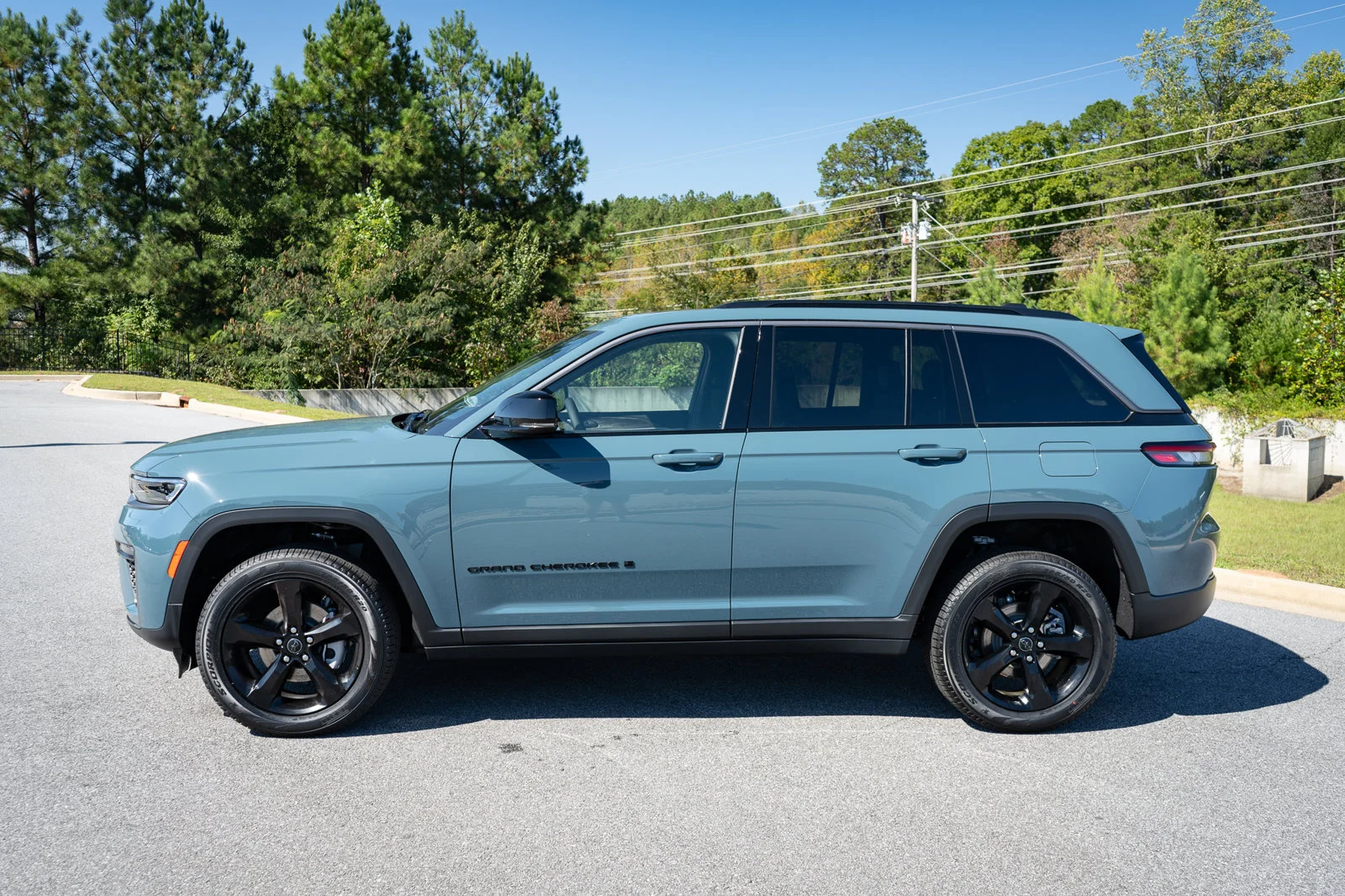 New 2027 Steel Blue Paint Jeep Limited image 5