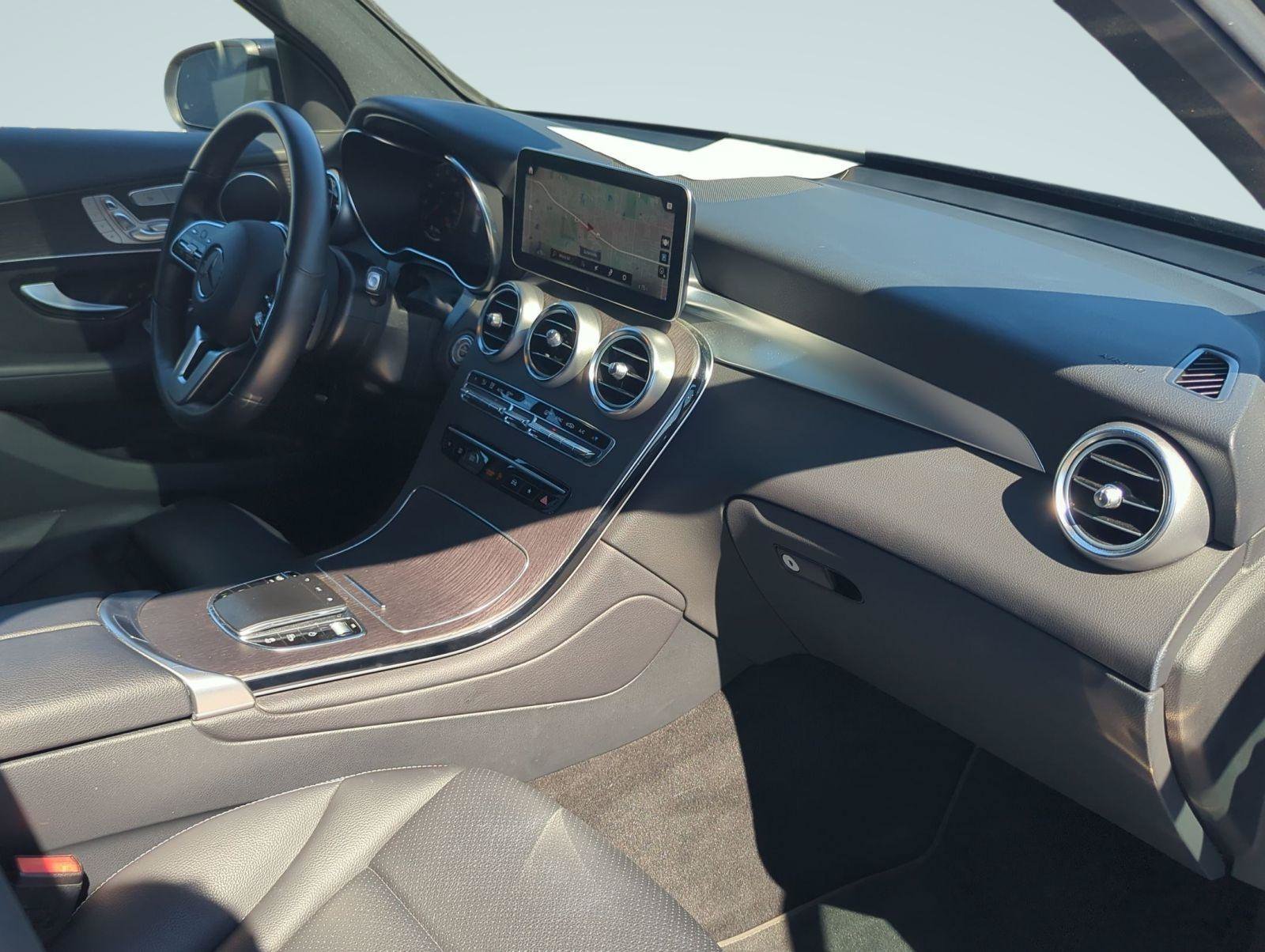 Used 2022 Black Mercedes-Benz GLC 300 image 28