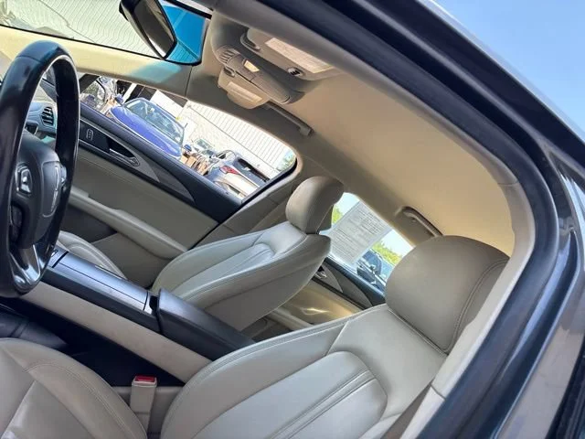 Used 2018 Magnetic Gray Metallic Lincoln Premiere image 16