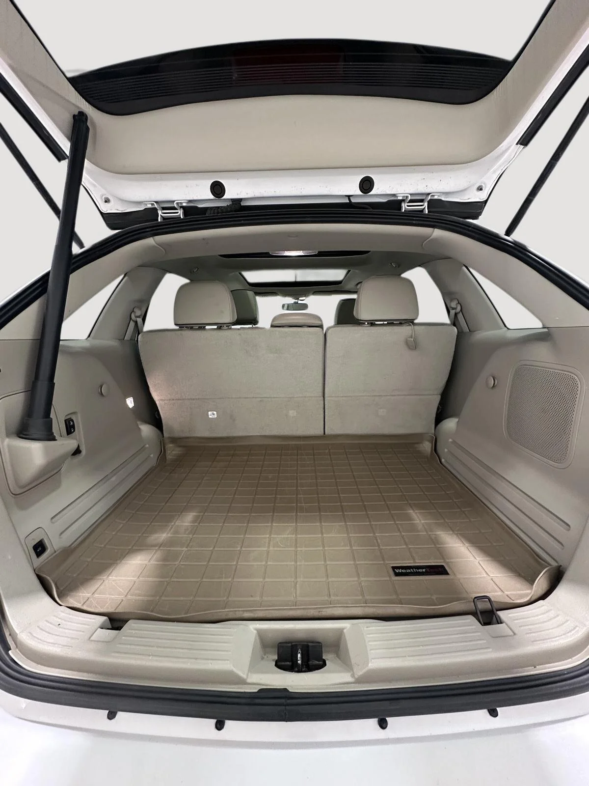 Used 2015 White Lincoln AWD image 19