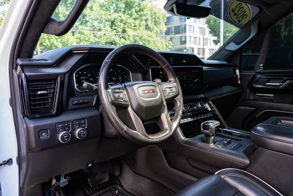 Used 2022 White GMC AT4X image 25