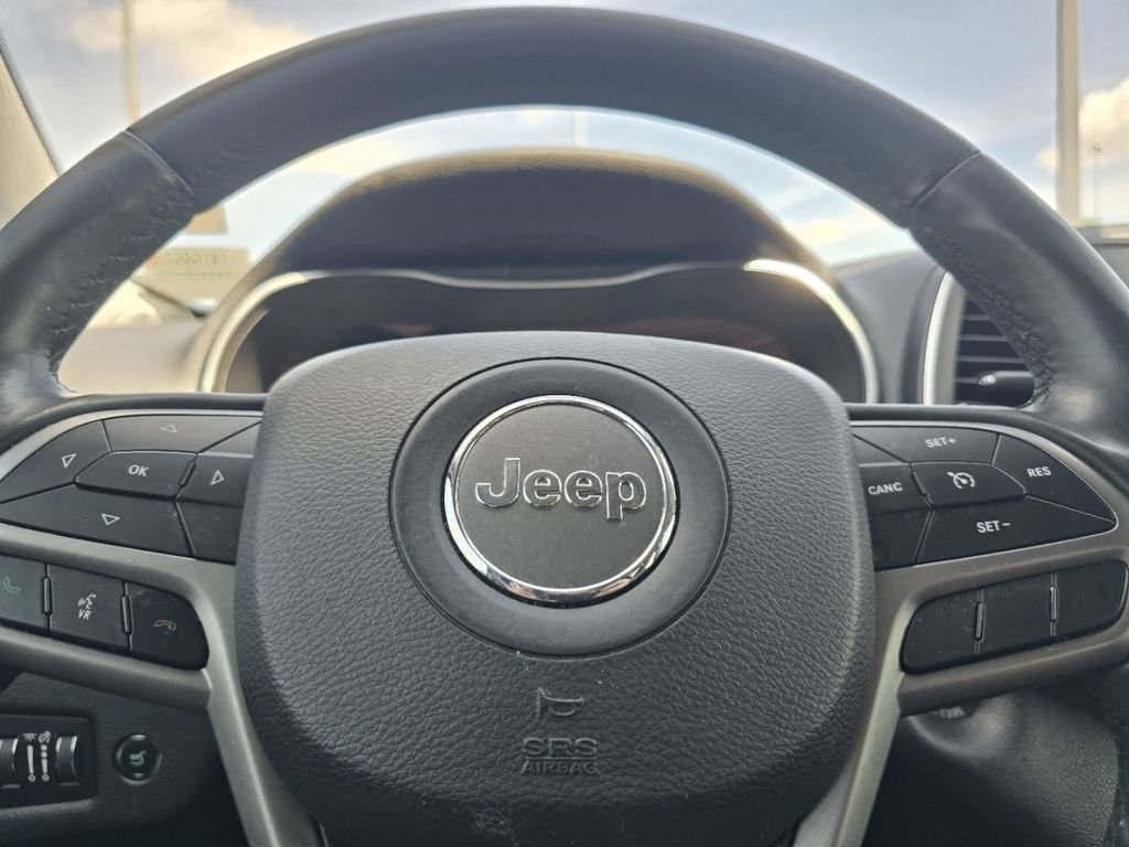 Used 2019 Black Jeep Latitude Plus image 22
