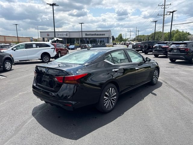 Used 2025 Black Nissan 2.5 SV image 4