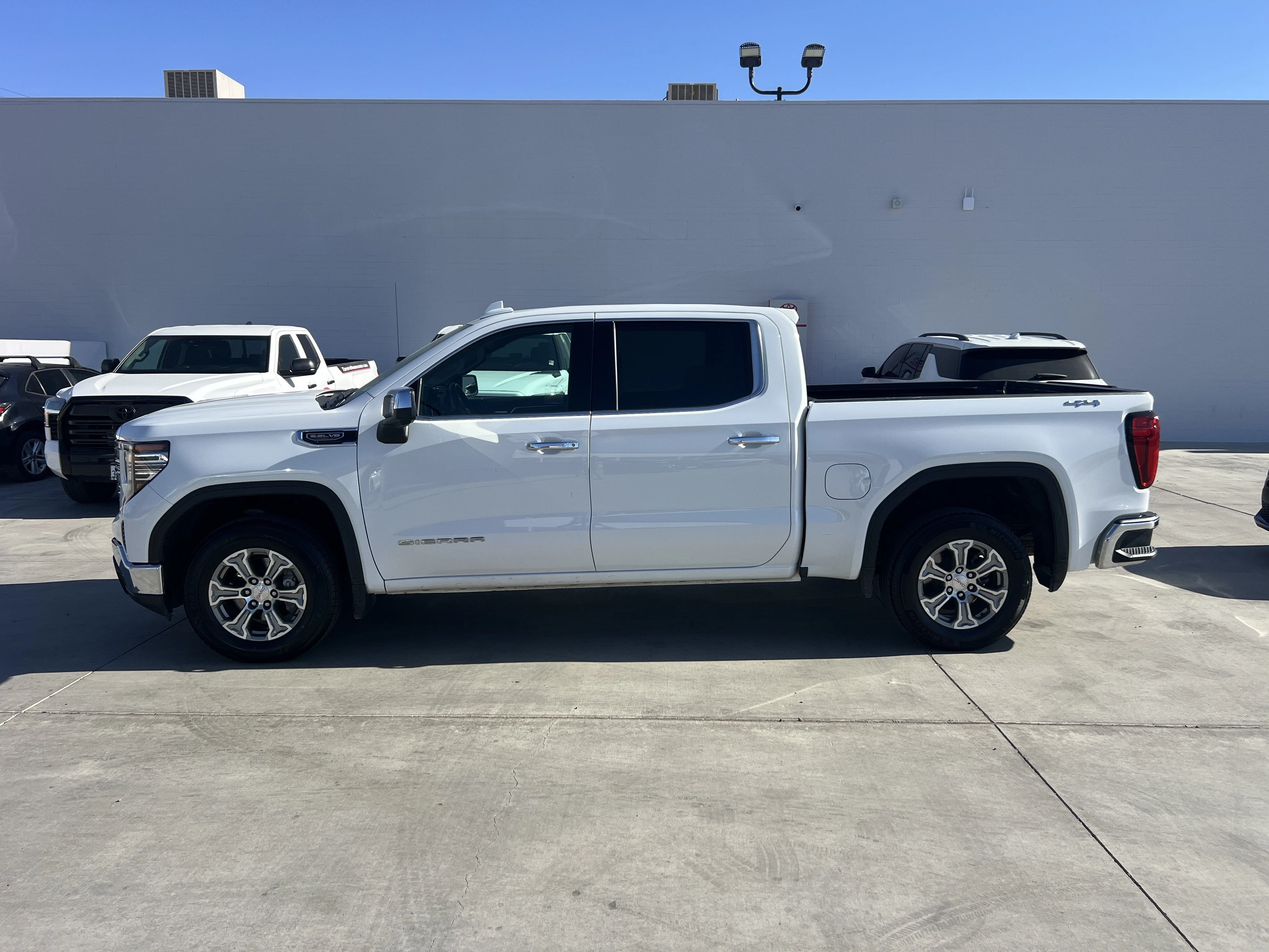 Used 2025 Summit White GMC SLT image 2