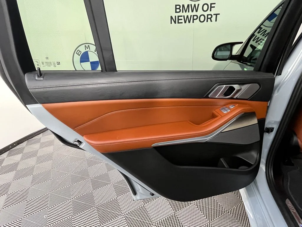 Used 2024 Gray BMW M60i image 29
