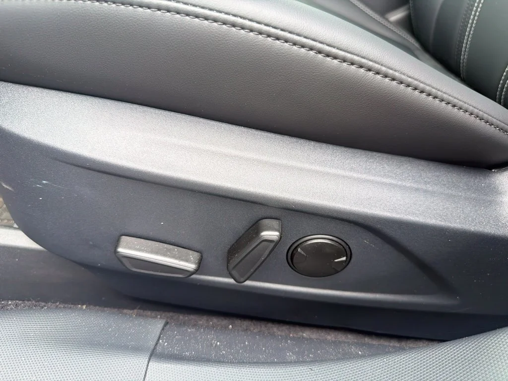 Used 2025 Blue Ford Select image 11