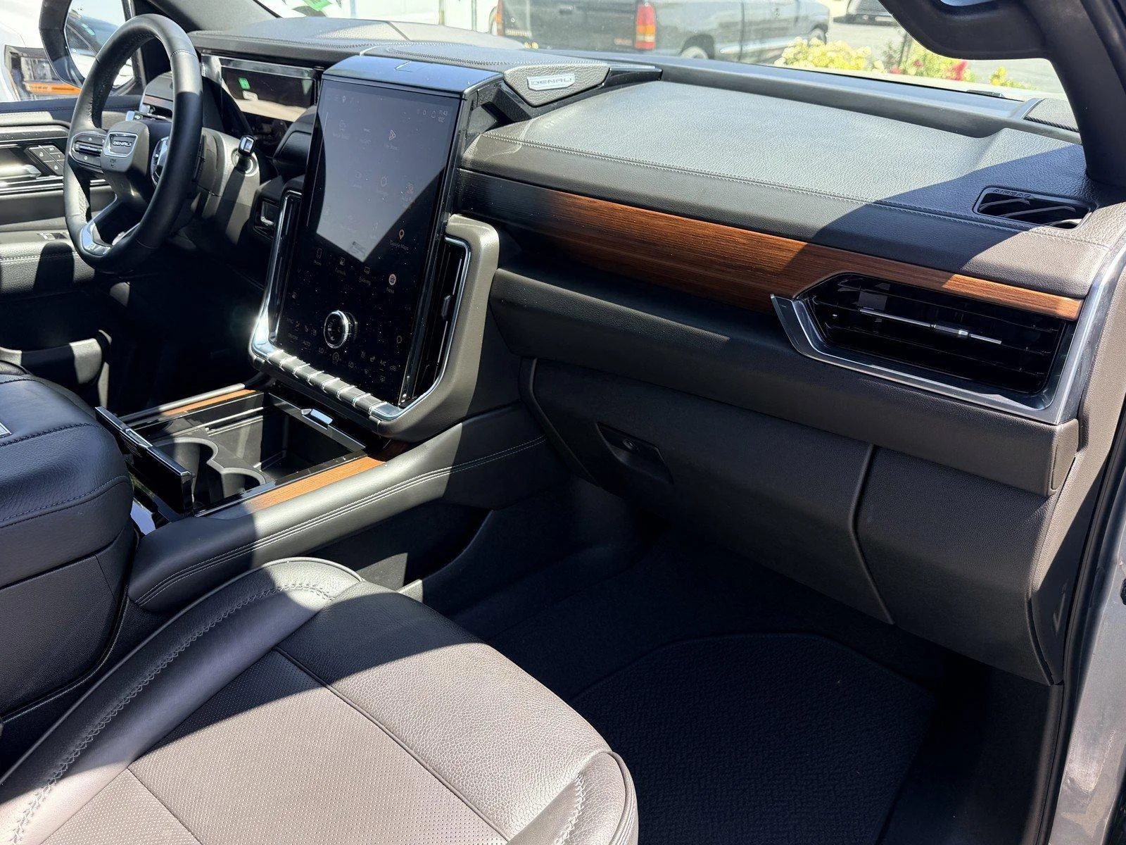 Used 2025 Sterling Metallic GMC Denali image 7
