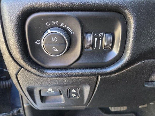 Used 2020 Patriot Blue Pearlcoat Ram Laramie image 12