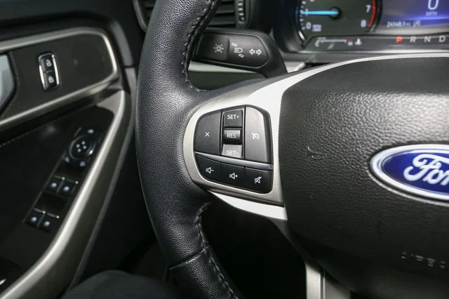 Used 2023 Black Ford XLT image 30