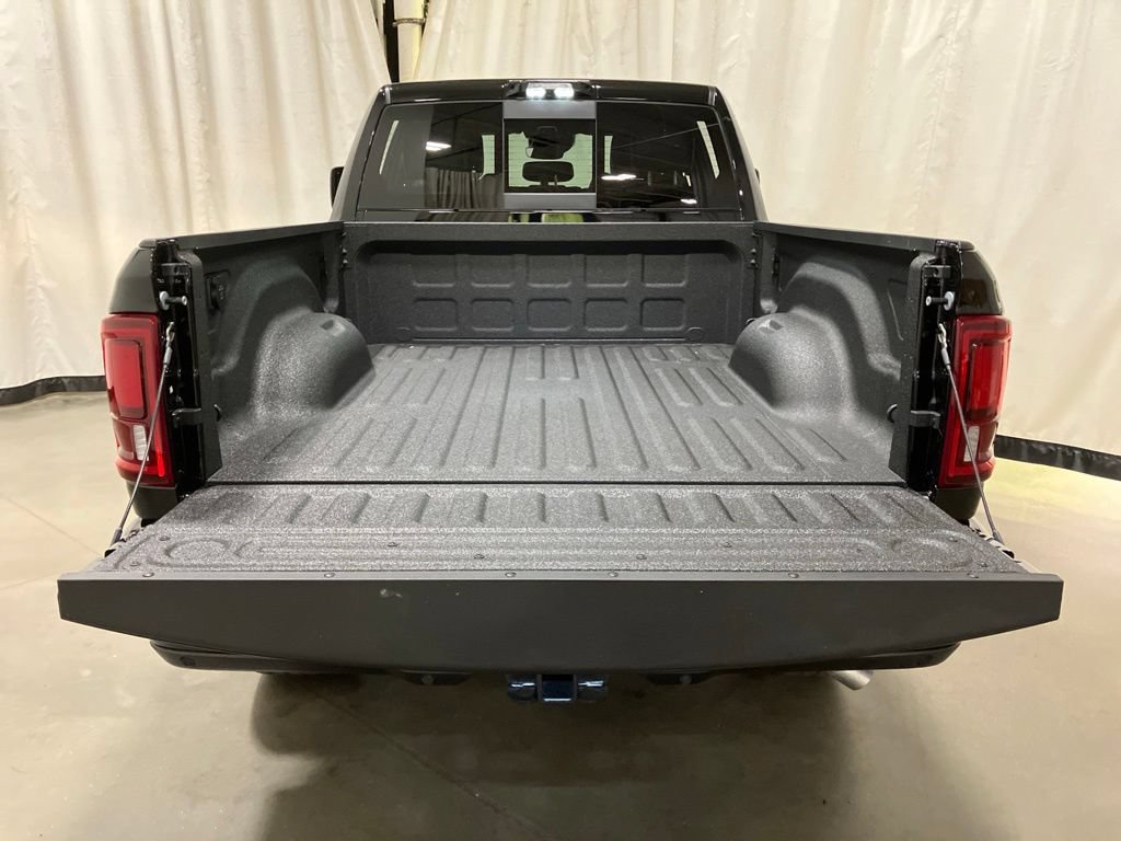 New 2026 Diamond Black Crystal Pearl-Coat Exterior Paint RAM Laramie image 31