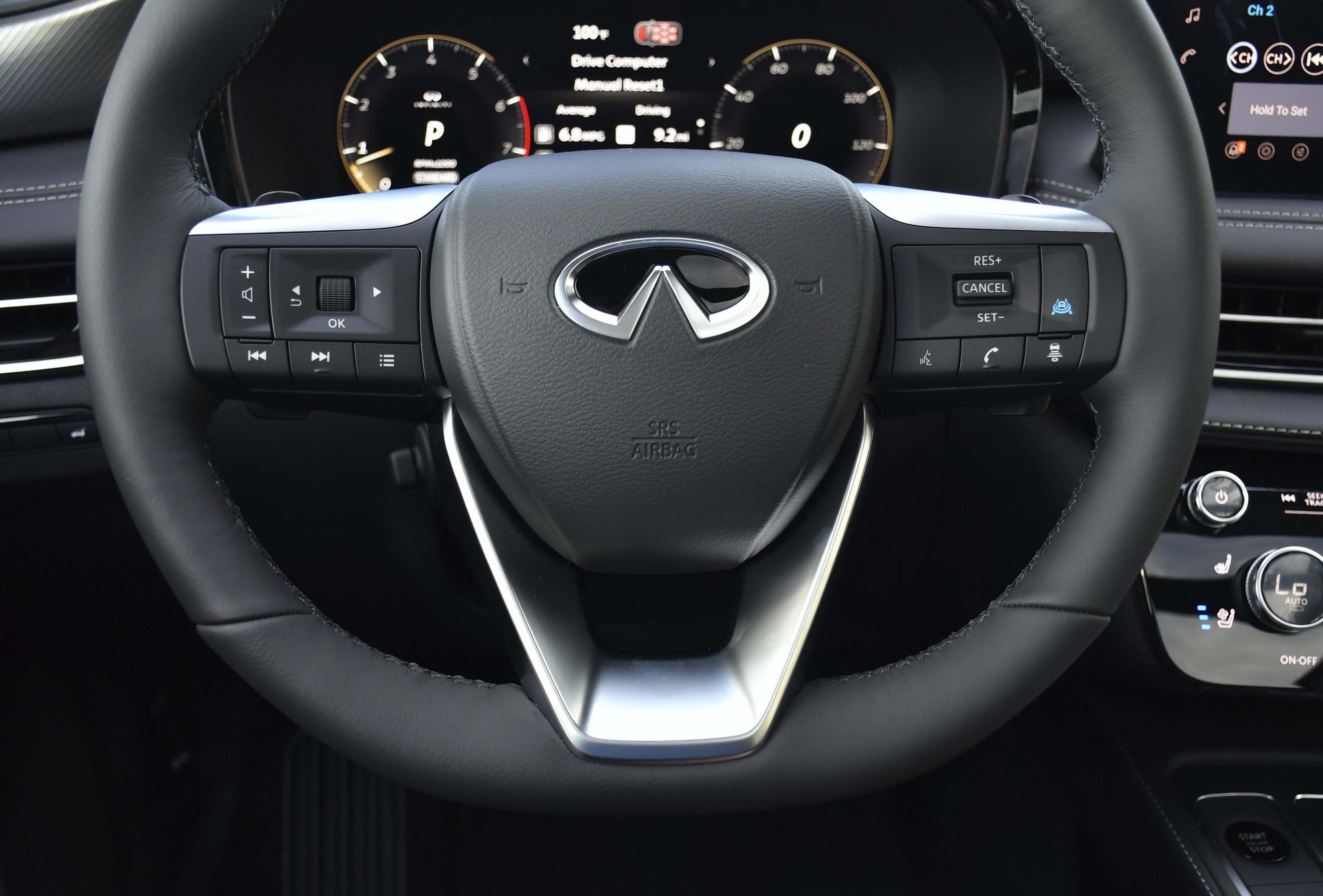 Certified Used 2027 Radiant White INFINITI LUXE image 7