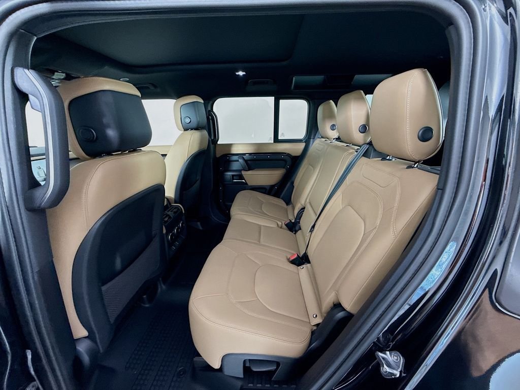 New 2026 Santorini Black LAND ROVER X-Dynamic SE image 26